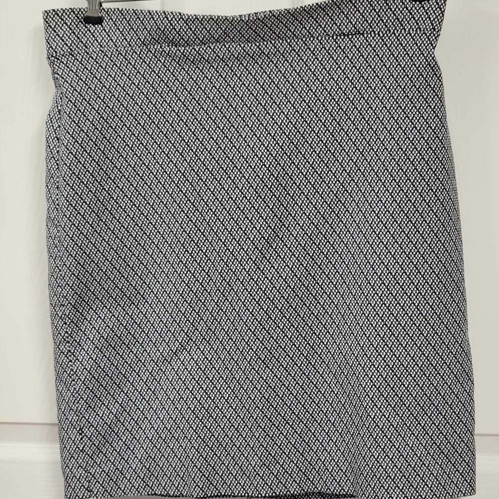 Roz & Ali Pencil Skirt with Black and White Geometric Pattern